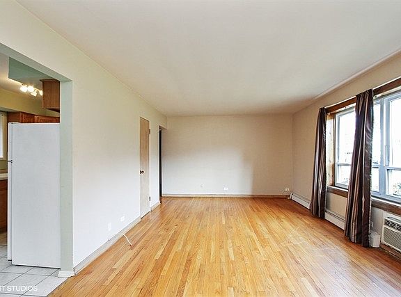 3rd image of 1127 Erie St
