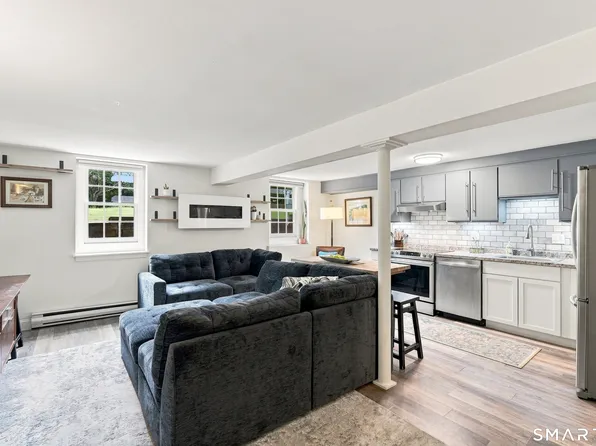 22 Main St Extension #A5, Simsbury, CT 06081