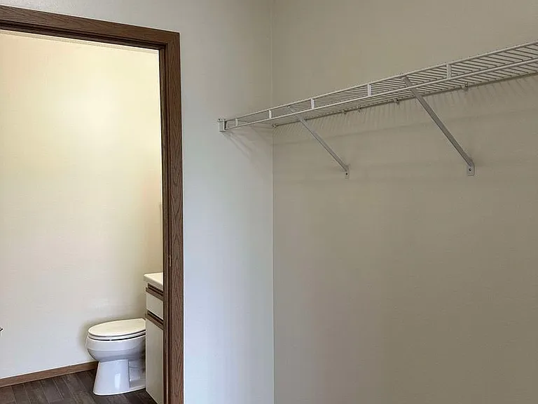 Dakota E & W Apartments — Photo 118