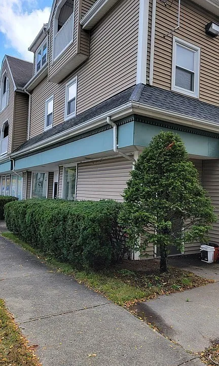 996 East St #9