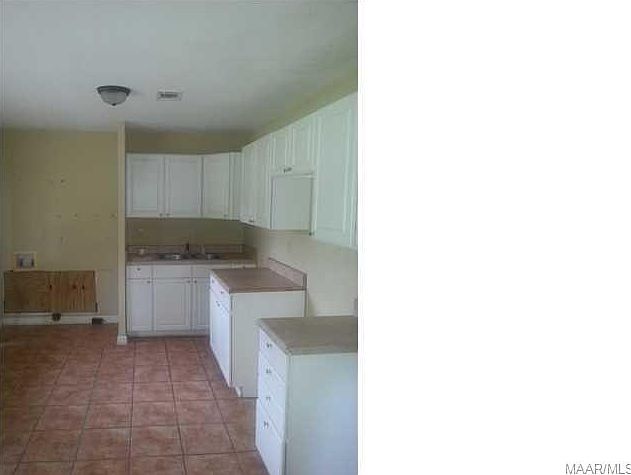 2nd image of 106 Andrew St