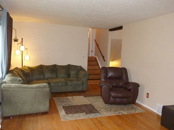 3rd image of 1417 Cantondale Ln