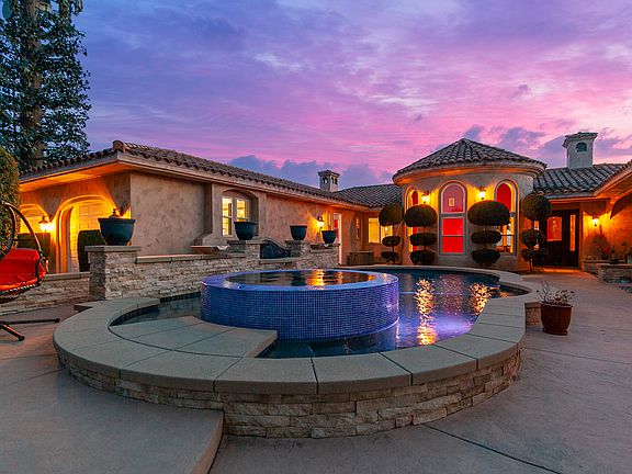3rd image of 5260-62 San Jacinto Cir W