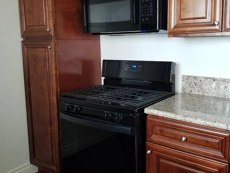803 Edgewood St #3 — Photo 2