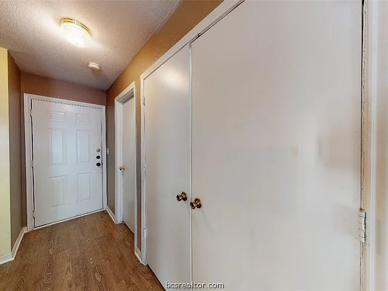 523 Sw Pkwy #204 — Photo 8