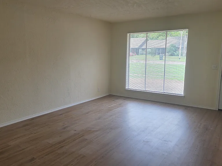 4314 Willowpoint Dr — Photo 1