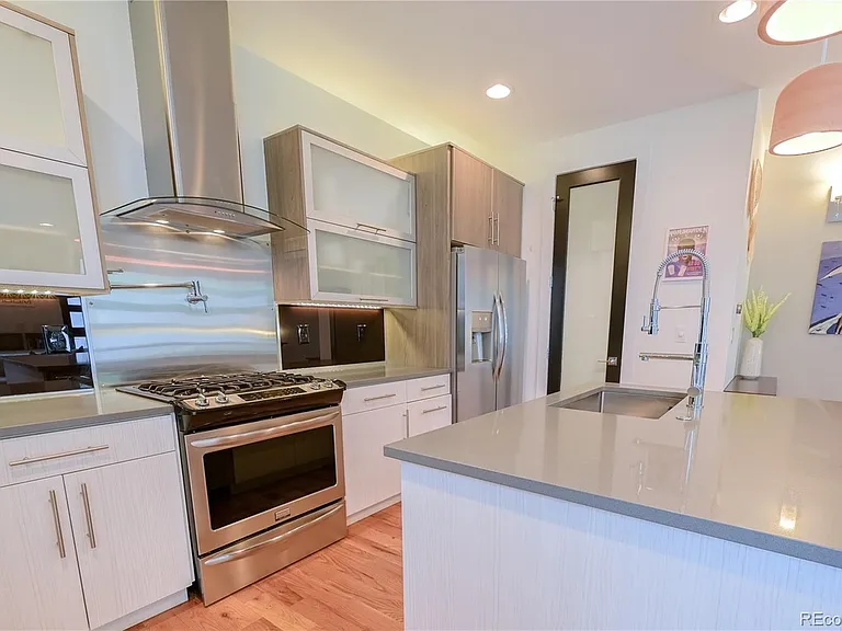 2070 N High St — Photo 11