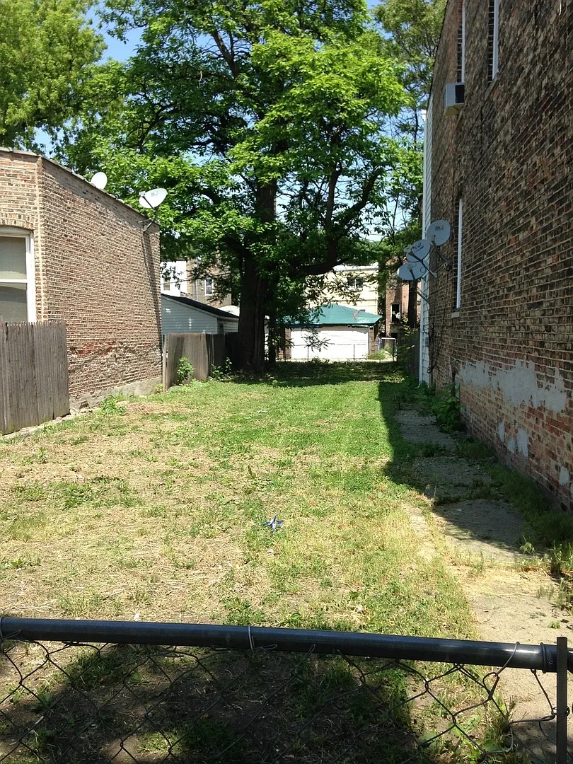 4030 W Arthington St photo 1