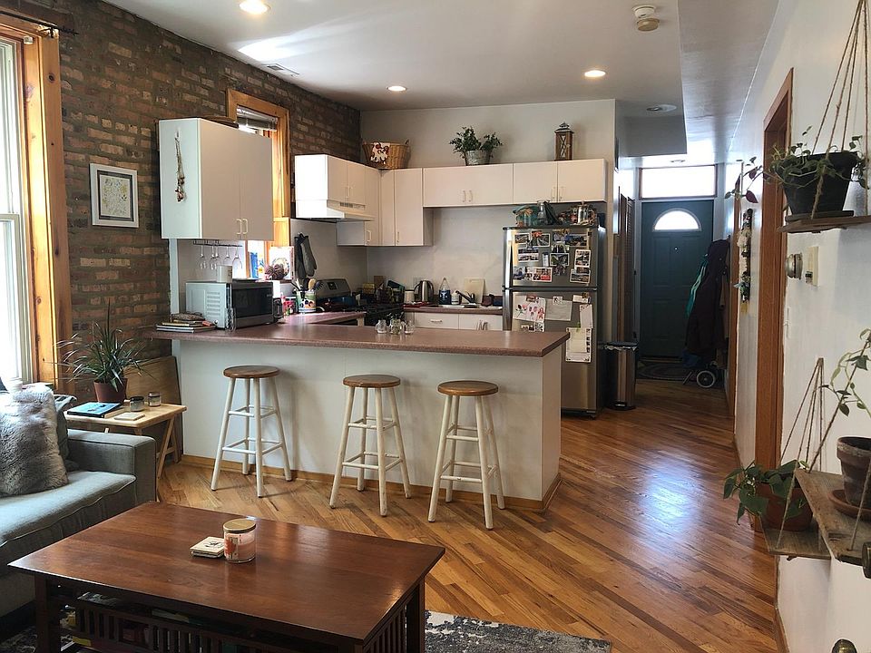 1st image of 950 N Damen Ave APT 2R