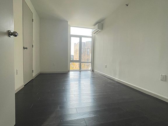 3rd image of 14438 35th Ave APT 6C