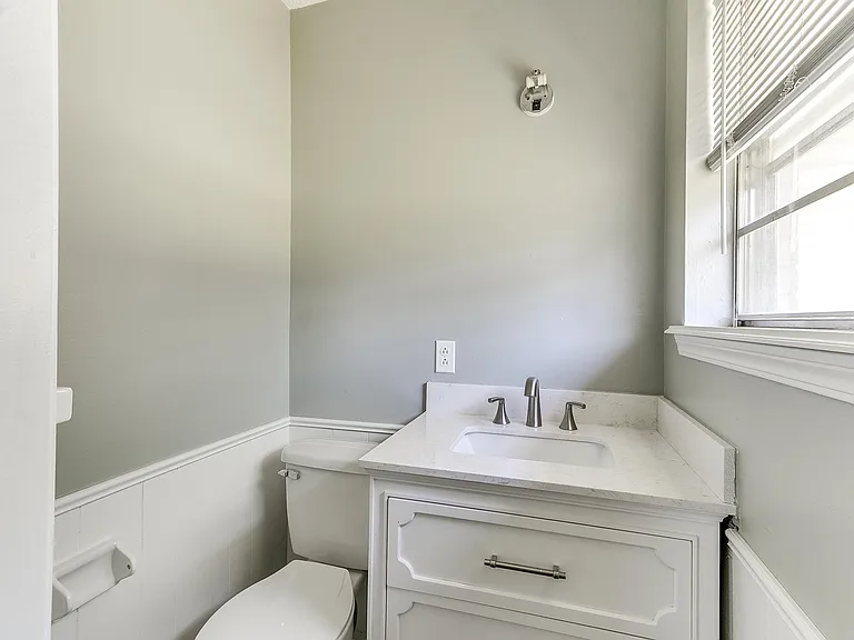 4405 N Chapman Ave — Photo 11