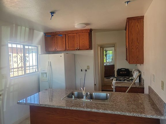 4th image of 403 E 119th St