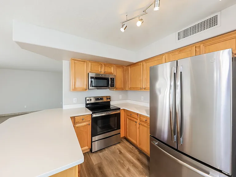 12209 W Flanagan St — Photo 6