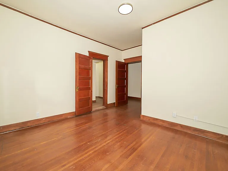 The Bronx on Central - Luxury Living in Old World Setting — Photo 32