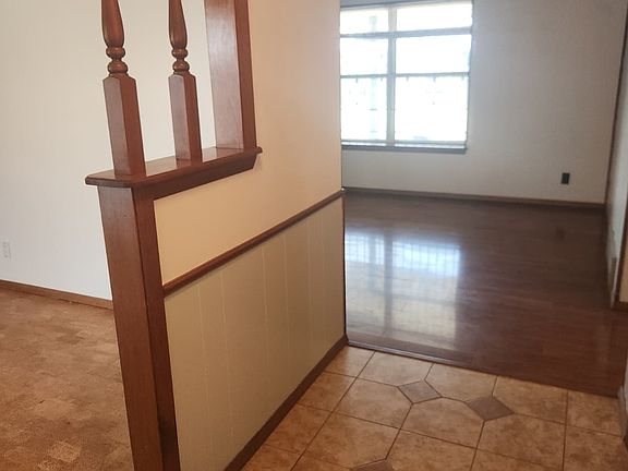 5th image of 2326 Sioux Ave