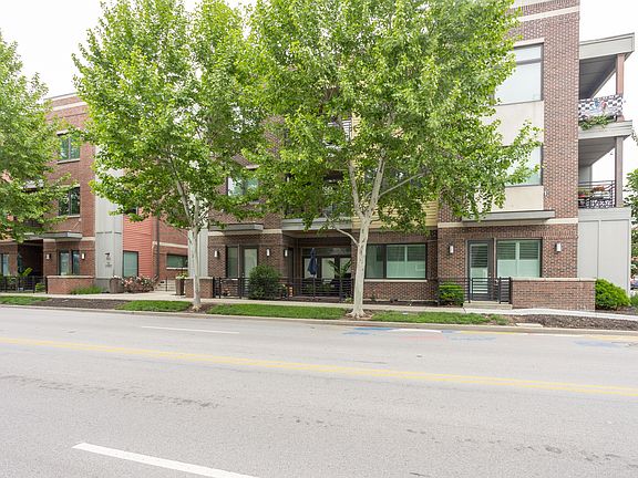 2nd image of 622 E 10th St #301
