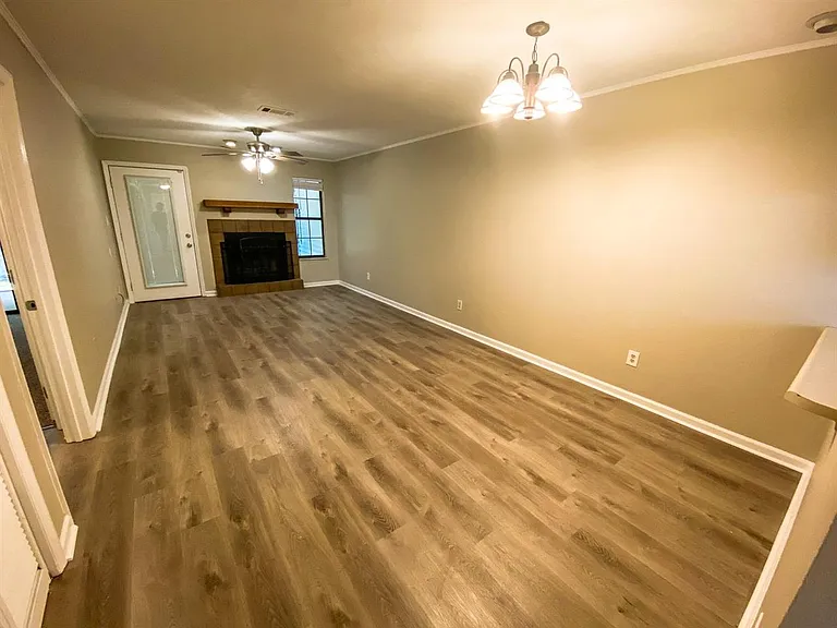 1104 Green Tree Ct #E — Photo 25