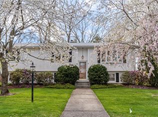 6 Lucille Dr, Smithfield, RI 02828