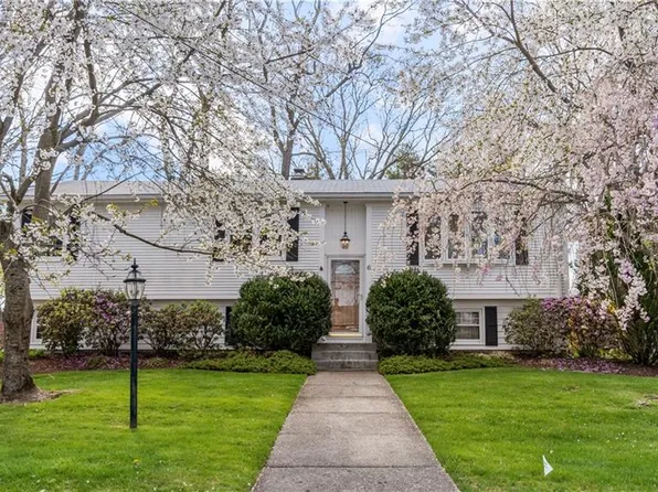 6 Lucille Dr, Smithfield, RI 02828