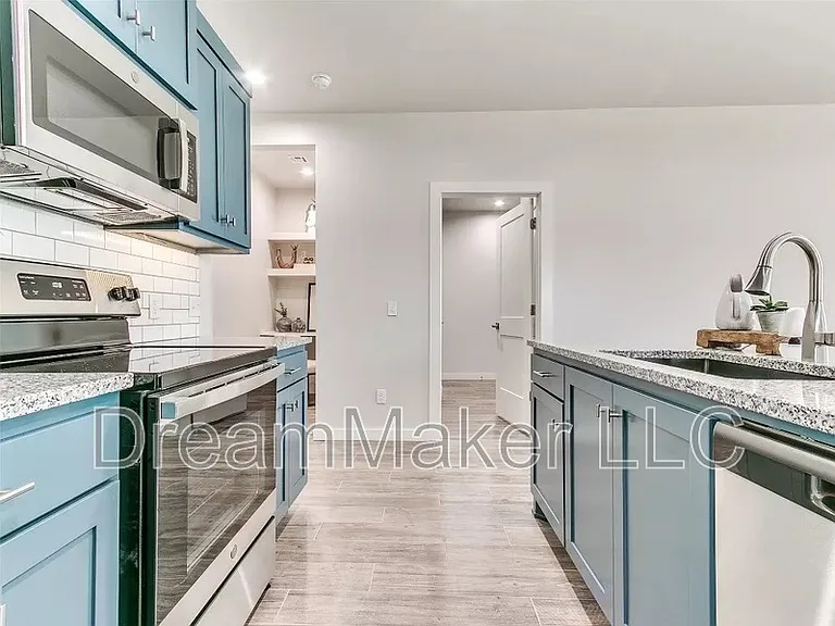 2807 Clifton Ter — Photo 22