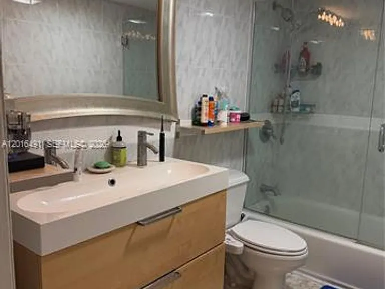 555 NE 15th St #19E — Photo 29