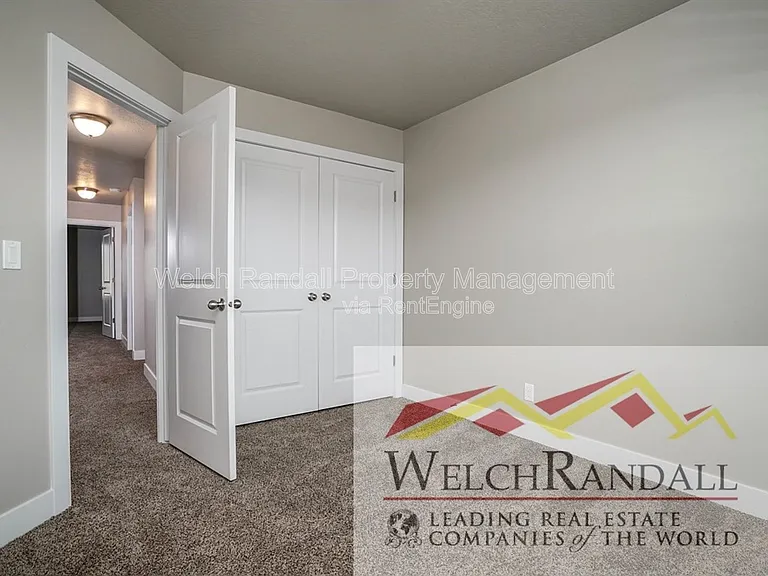 2542 S Andover St — Photo 20