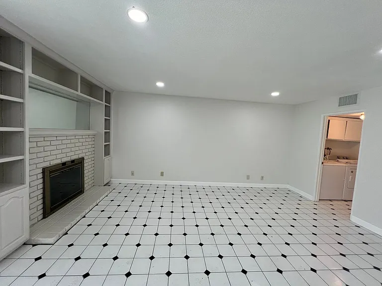 19806 Strathern St — Photo 16