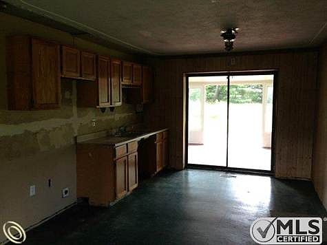 262-172496 - Kitchen.JPG