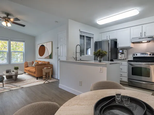 The Docks at Redmond Lakeview