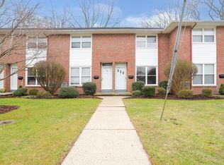 15 Hale Pl #15, Stamford, CT 06902