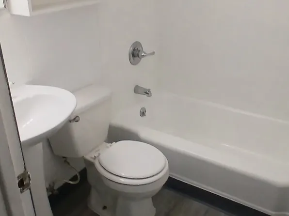 3200 Crestmoor Pl #3202, Des Moines, IA 50310