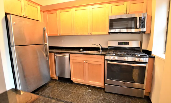 Rented by Manhattan Realty Group | media 25