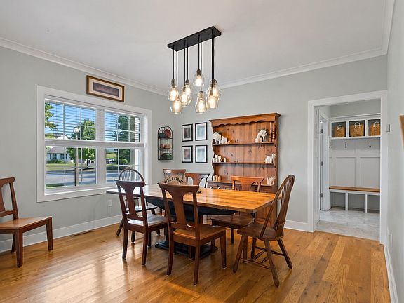 4th image of 37 Cricket Slope Dr