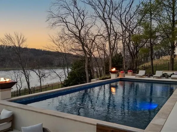 17040 Highland Rdg, Loch Lloyd, MO 64012