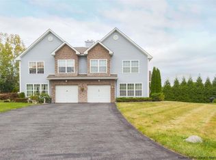 28 Cambridge Ct, Lloyd, NY 12528