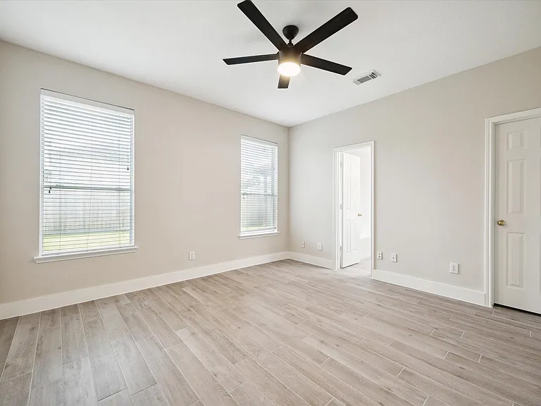 22035 Holly Branch Dr — Photo 4