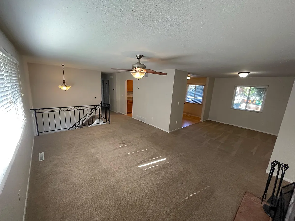 Building Photo - 2640 Villa Loma Dr