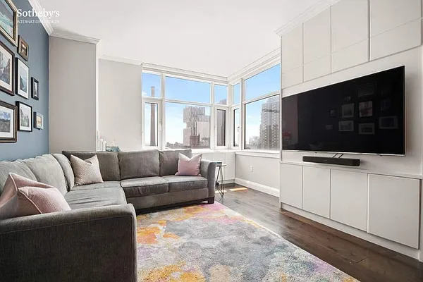 Rented by Sotheby's International Realty | media 2