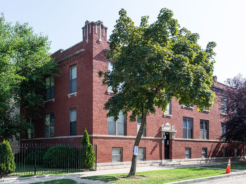 1st image of 3224 W Sunnyside Ave #1M