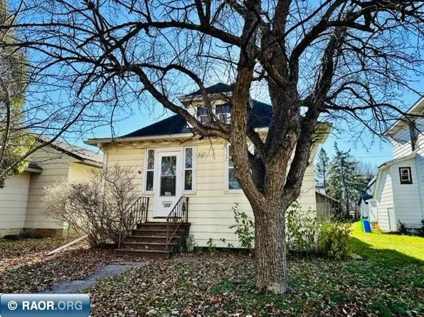 328 9th St S, Virginia, MN 55792