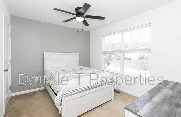 1841 Graymount Way — Photo 8