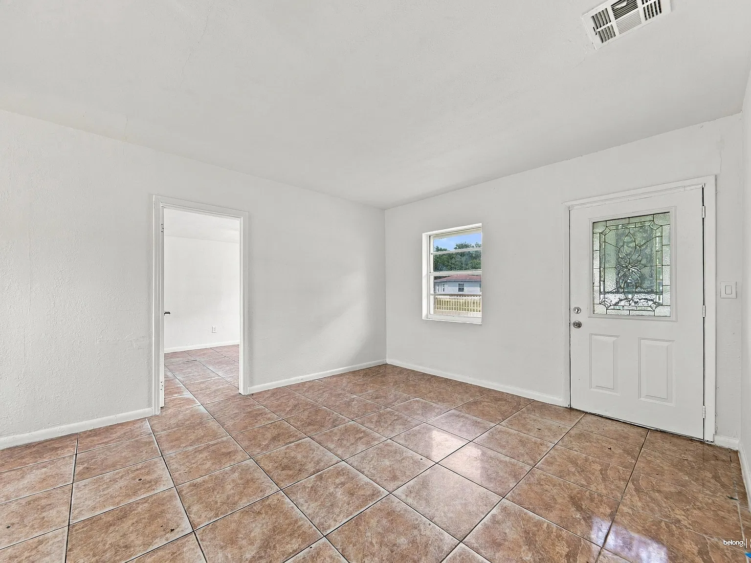 5 bed, 2.0 bath, 1296 sqft, $2,450 — Photo 4