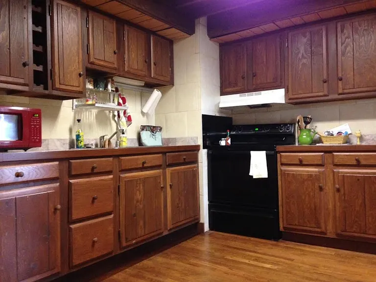 975 Pine Ave — Photo 3