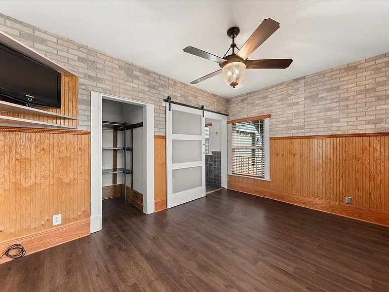 327 E Cleveland Ave — Photo 6