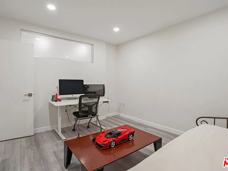 1100 Wilshire Blvd #3307 — Photo 21
