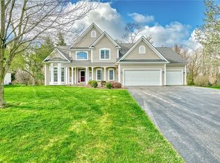 11 Piping Rock Run, Fairport, NY 14450