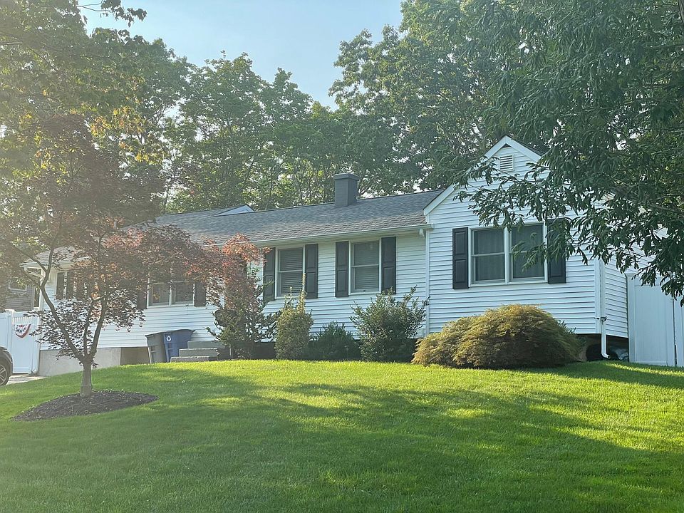 1st image of 5 Longbow Ln