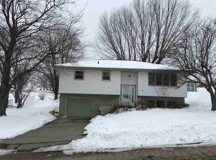 3260 Cider Rdg, Dubuque, IA 52001