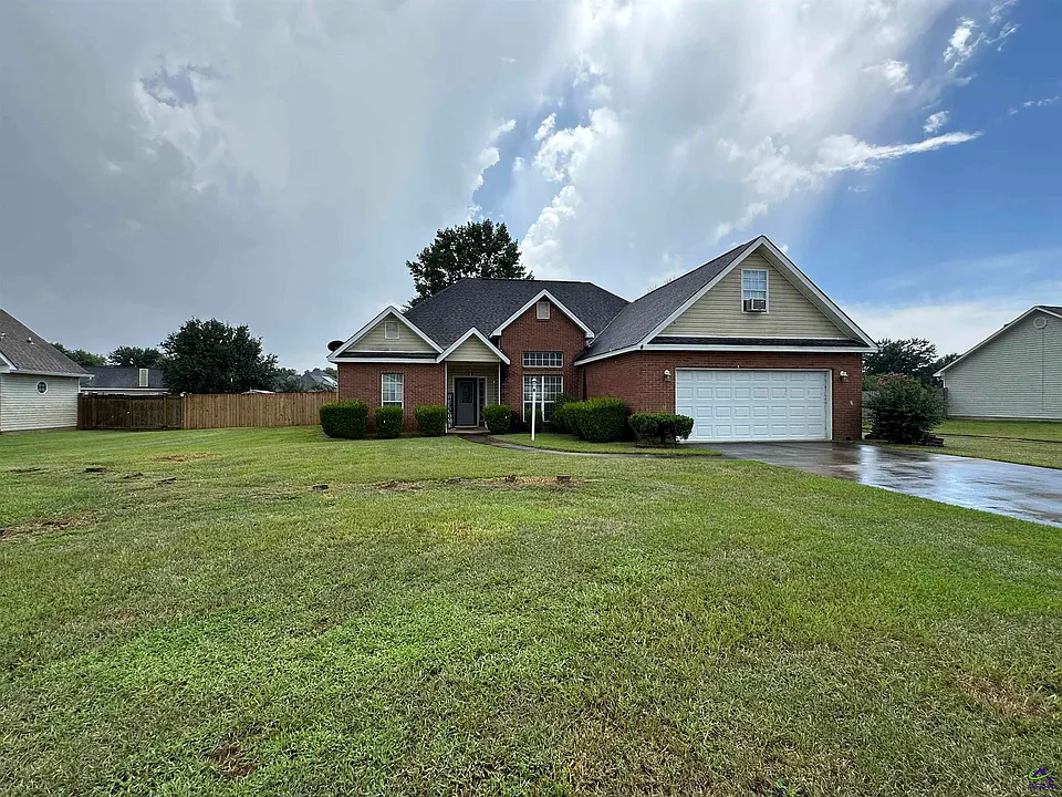 225 Autumn Woods Dr