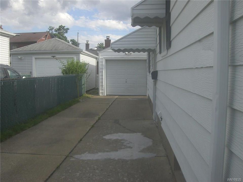 2nd image of 2911 Cleveland Ave